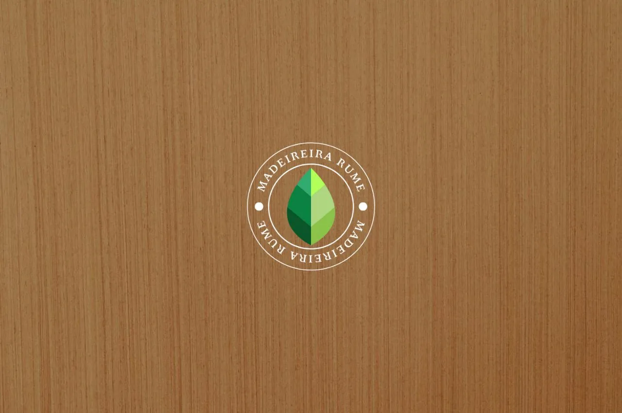Lâmina de madeira em padrão Teak para aplicações em interiores náuticos